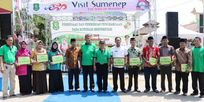 https://seputarmadura.com/wp-content/uploads/2019/09/Sembilan-Koperasi-Berprestasi-di-Sumenep-Diberi-Penghargaan-dan-Pembinaan-.jpg