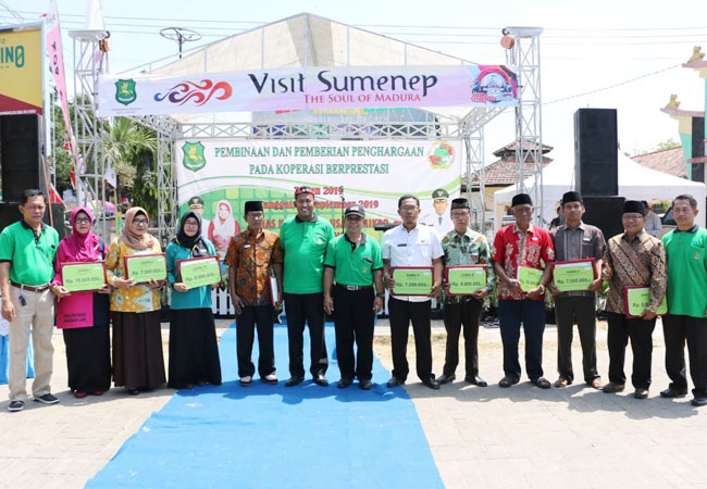 https://seputarmadura.com/wp-content/uploads/2019/09/Sembilan-Koperasi-Berprestasi-di-Sumenep-Diberi-Penghargaan-dan-Pembinaan-.jpg