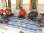 https://seputarmadura.com/wp-content/uploads/2019/10/Bersama-Kades-Ellak-Daya-Babinsa-Koramil-Lenteng-Lakukan-Komsos.jpg