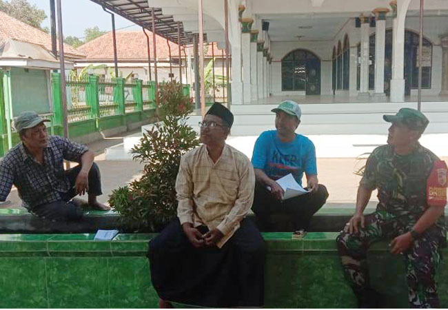 https://seputarmadura.com/wp-content/uploads/2019/10/Bersama-Pengurus-Masjid-Miftahul-Ulum-Jadi-Ajang-Komsos-Babinsa-Koramil-Koramil-Lenteng.jpg
