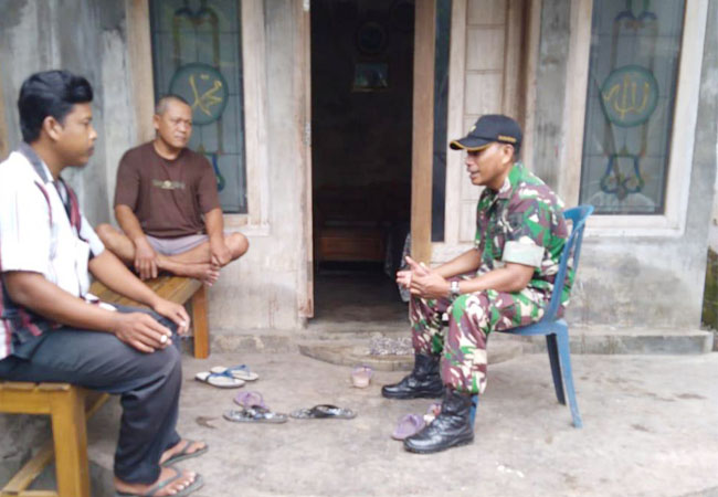 https://seputarmadura.com/wp-content/uploads/2019/10/Dukung-Tupoksi-Babinsa-Koramil-Sapeken-Dengan-Rutin-Komsos-Bersama-Warga.jpg