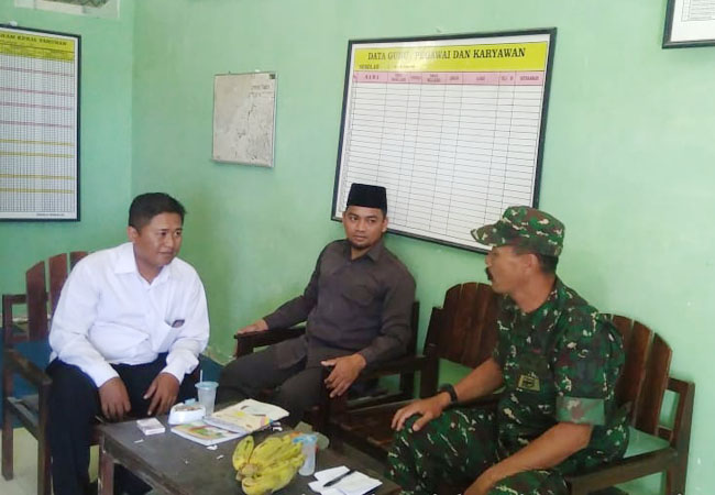 https://seputarmadura.com/wp-content/uploads/2019/10/Ini-Pesan-Babinsa-Koramil-Bluto-Saat-Komsos-Bersama-Kepala-MA-Al-Hidayah-.jpg