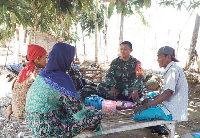 https://seputarmadura.com/wp-content/uploads/2019/11/Babinsa-Kodim-Sumenep-Selalu-Tunjukkan-Sinergitas-TNI-Rakyat-.jpg