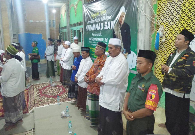 https://seputarmadura.com/wp-content/uploads/2019/11/Babinsa-Koramil-Kalianget-Ikut-Hadir-Acara-Maulid-Nabi-Muhammad-SAW.jpg