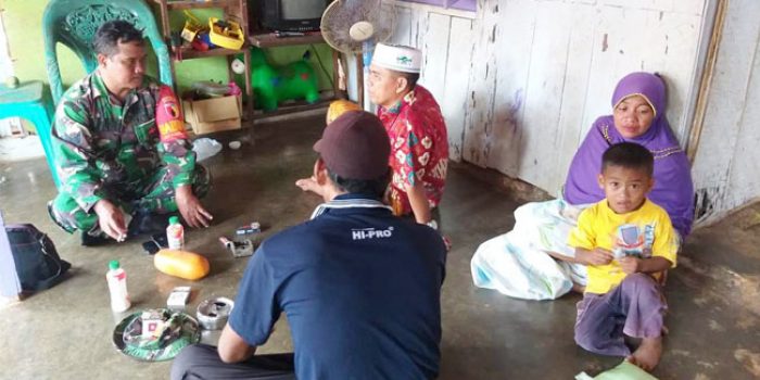 https://seputarmadura.com/wp-content/uploads/2019/11/Dekatkan-Diri-Dengan-Warga-Babinsa-Koramil-Kalianget-Gelar-Komsos.jpg