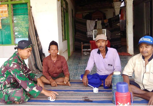 https://seputarmadura.com/wp-content/uploads/2019/11/Keakraban-Babinsa-Bersama-Warga-Binaannya-Terjalin-Dalam-Rutinitas-Komsos.jpg