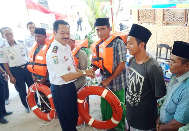 https://seputarmadura.com/wp-content/uploads/2019/11/Langkah-Cepat-Fattah-Jasin-Benahi-Transportasi-Laut-Ke-Kepulauan-Sumenep.jpg