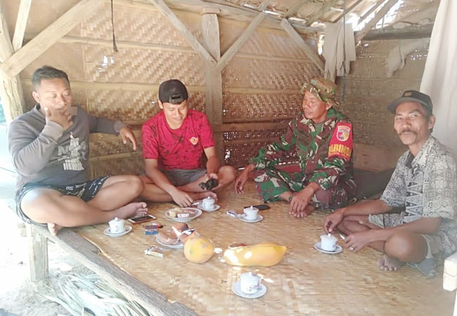 https://seputarmadura.com/wp-content/uploads/2019/11/Tatap-Muka-Babinsa-Dengan-Warga-Menjadi-Tugas-Rutin-Melaksanakan-Komsos.jpg