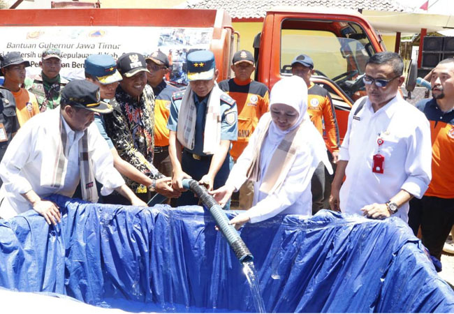 https://seputarmadura.com/wp-content/uploads/2019/11/Warga-Pulau-Sapudi-Sumenep-Digerojok-Air-Bersih-750-ribu-liter.jpg