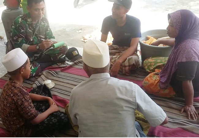 https://seputarmadura.com/wp-content/uploads/2019/12/Komsos-Jadi-Rutinitas-Babinsa-Koramil-Rubaru-Untuk-Interaksi-Dengan-Warga.jpg
