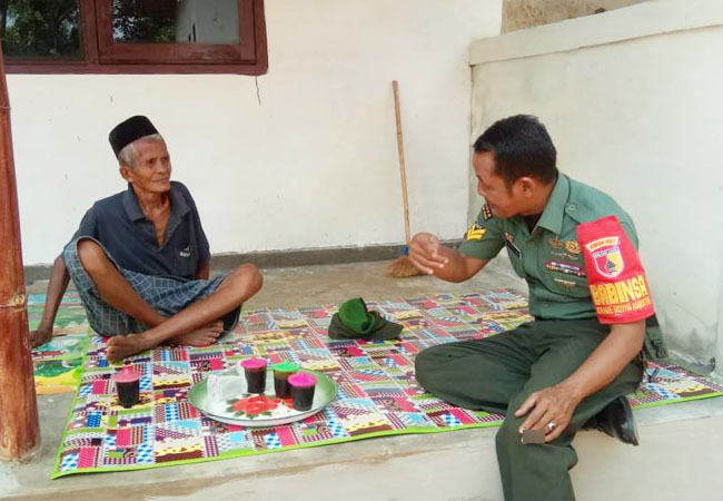 https://seputarmadura.com/wp-content/uploads/2019/12/Kunjungi-Warga-Binaan-Menjadi-Bagian-Komsos-Babinsa-Koramil-Ambunten.jpg