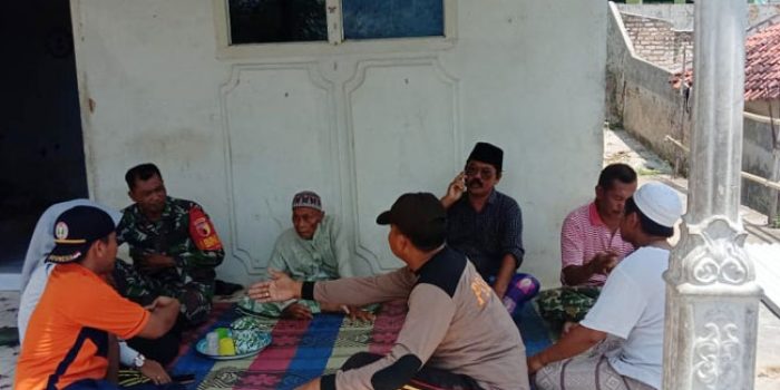 https://seputarmadura.com/wp-content/uploads/2020/01/Kompak-Babinsa-Dan-Bhabinkamtibmas-Bluto-Komsos-Bersama-Ke-Warga.jpg