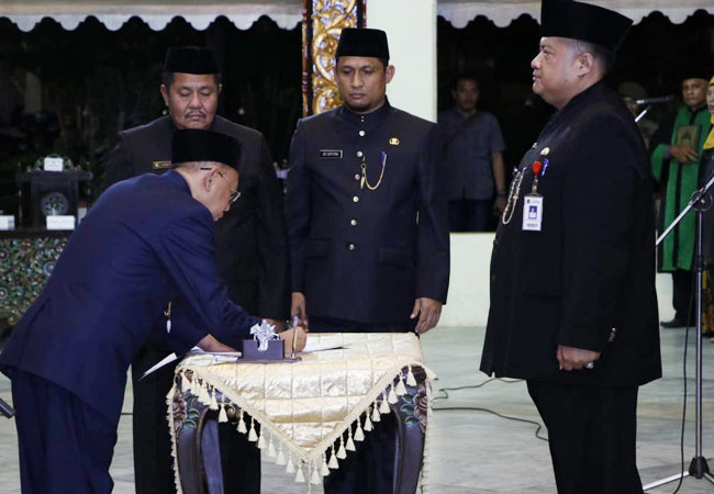 https://seputarmadura.com/wp-content/uploads/2020/01/Mutasi-255-Pejabat-Sumenep-Berlangsung-di-Pendopo-Agung.jpg