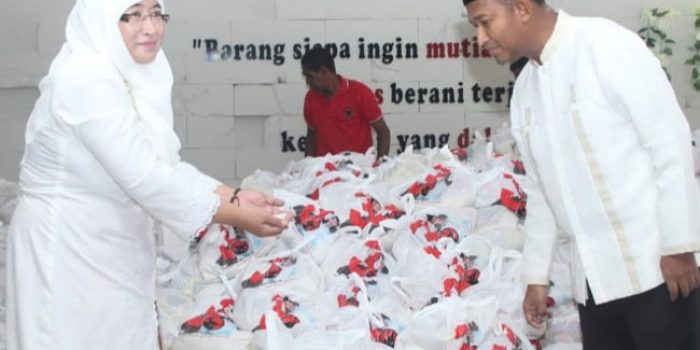 https://seputarmadura.com/wp-content/uploads/2020/03/Ditengah-Wabah-Corona-11-432-Bungkus-Sembako-Dari-Achmad-Fauzi-Peduli-Mulai-Disebar-ke-Warga-Kurang-Mampu-di-Sumenep.jpg