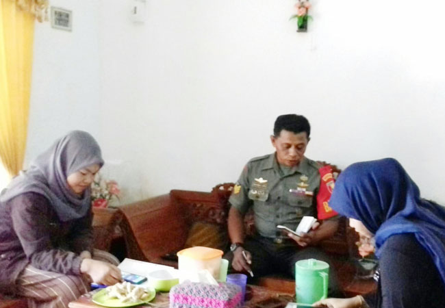 https://seputarmadura.com/wp-content/uploads/2020/03/Komsos-Menjadi-Tugas-Rutin-Babinsa-Koramil-Saronggi-.jpg