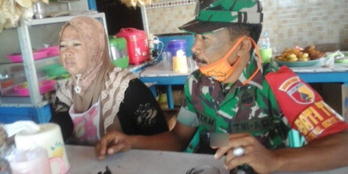 https://seputarmadura.com/wp-content/uploads/2020/03/Ngewarung-Sambil-Komsos-Ala-Babinsa-Koramil-Dungkek.jpg