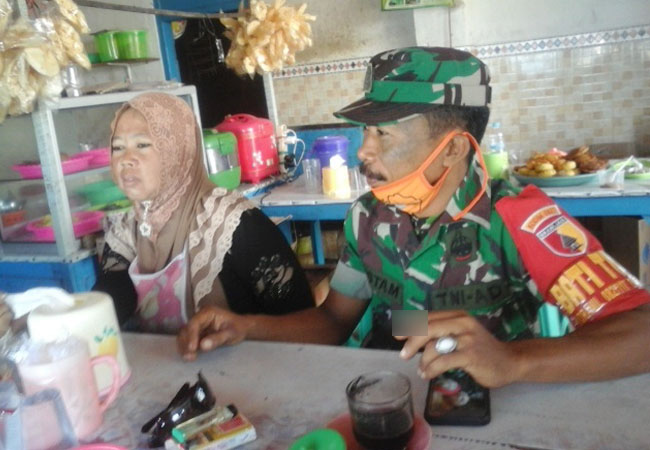 https://seputarmadura.com/wp-content/uploads/2020/03/Ngewarung-Sambil-Komsos-Ala-Babinsa-Koramil-Dungkek.jpg