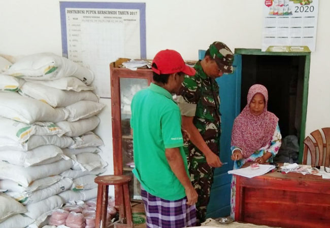 https://seputarmadura.com/wp-content/uploads/2020/03/Pendataan-Ketersediaan-Pupuk-Jadi-Komsos-Babinsa-Koramil-Gapura-.jpg