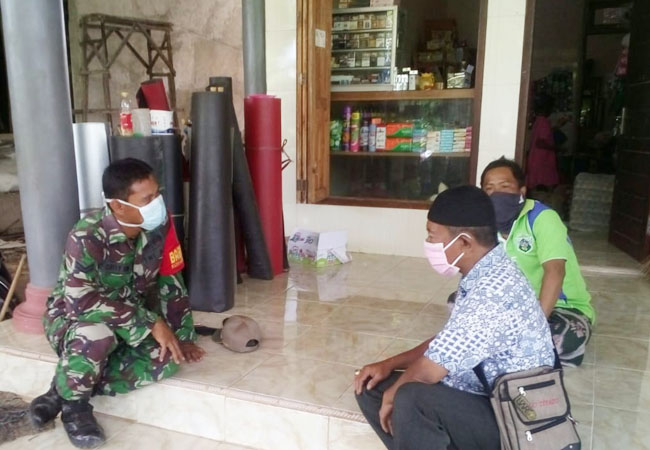 https://seputarmadura.com/wp-content/uploads/2020/04/Antisipasi-Covid-19-Dengan-Aktif-Komsos-Babinsa-Koramil-Raas-Bersama-Warga.jpg