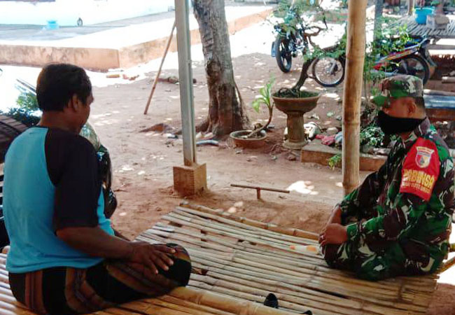https://seputarmadura.com/wp-content/uploads/2020/04/Bangun-Komunikasi-Kuat-dan-Erat-Terus-Dilakukan-Babinsa-Koramil-Dungkek.jpg