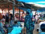 https://seputarmadura.com/wp-content/uploads/2020/04/Berbaur-Di-Dalam-Pasar-Menjadi-Kegiatan-Komsos-Babinsa-Koramil-Gapura.jpg