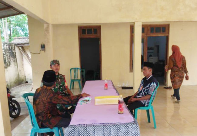 https://seputarmadura.com/wp-content/uploads/2020/04/Pembinaan-Komsos-Aktif-Dilaksanakan-Babinsa-Koramil-Gapura.jpg