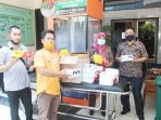 https://seputarmadura.com/wp-content/uploads/2020/04/Said-Abdullah-Berikan-Bantuan-Masker-dan-Vitamin-C-ke-RSUD-Sumenep.jpg