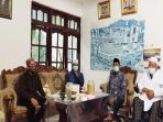 https://seputarmadura.com/wp-content/uploads/2020/05/Achmad-Fauzi-Sowan-dan-Minta-Doa-Pengasuh-Ponpes-di-Sumenep.jpg