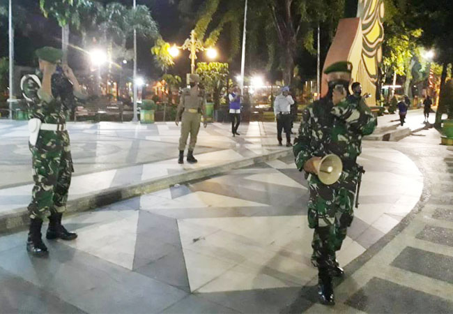 https://seputarmadura.com/wp-content/uploads/2020/05/Anggota-Kodim-0827-Sumenep-Patroli-Bersama-Polsek-Kota-Demi-Cegah-Penyebaran-Covid-19.jpg