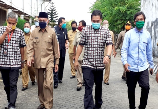 https://seputarmadura.com/wp-content/uploads/2020/05/Antisipasi-Bobol-Lagi-Bupati-Sumenep-Sidak-Perusahaan-Rokok-PT-Tanjung-Odi-Terkait-Pencegahan-Covid-19.jpg