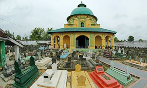 https://seputarmadura.com/wp-content/uploads/2020/05/Asta-Tinggi-Wisata-Religi-Kompleks-Pemakaman-Raja-Raja-Sumenep.jpg