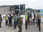 https://seputarmadura.com/wp-content/uploads/2020/05/Babinsa-Bersama-Bhabinkamtibmas-Dampingi-Pengecekan-Suhu-Badan-Penumpang-KM-Sumekar.jpg
