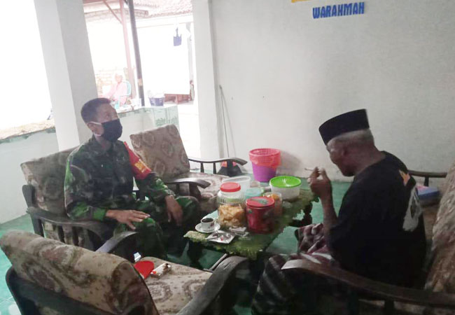 https://seputarmadura.com/wp-content/uploads/2020/05/Dukung-Tugas-Babinsa-Koramil-Gapura-Dengan-Aktif-Komsos-.jpg