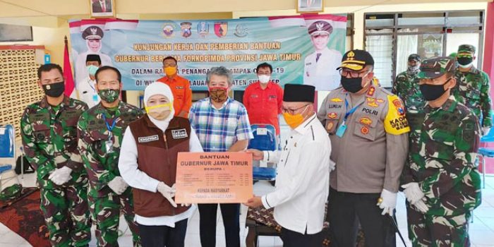 https://seputarmadura.com/wp-content/uploads/2020/05/Gubernur-Beserta-Forkopimda-Jatim-Serahkan-Bantuan-Percepatan-Penanganan-Covid-19-di-Pulau-Raas-Sumenep.jpg