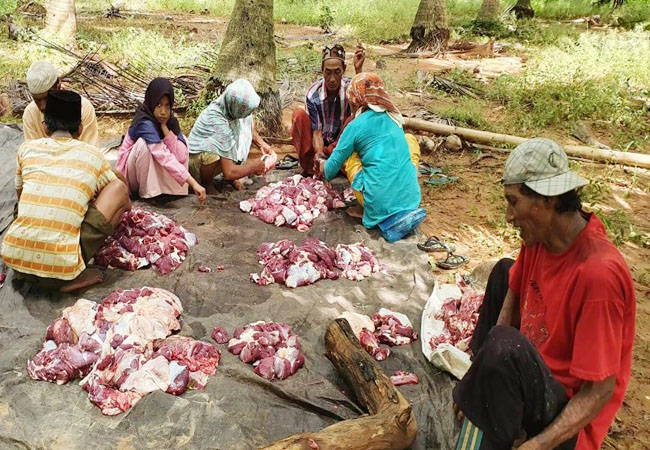 https://seputarmadura.com/wp-content/uploads/2020/05/Hanya-Dengan-Uang-3-Ribuan-Warga-Jadung-Sembelih-Sapi-Untuk-Lebaran.jpg