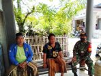 https://seputarmadura.com/wp-content/uploads/2020/05/Komsos-Babinsa-Mencerminkan-Rasa-Kemanunggalan-TNI-Bersama-Rakyat-.jpg