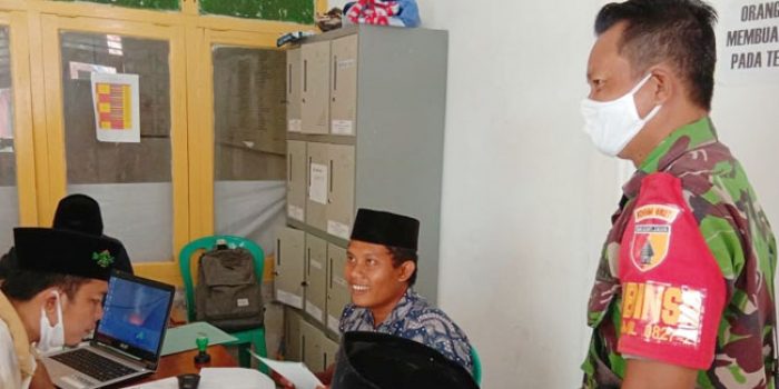 https://seputarmadura.com/wp-content/uploads/2020/05/Komsos-Diperlukan-Untuk-Bangun-Konsep-Diri-Babinsa-Koramil-Raas-Bersama-Warganya-.jpg