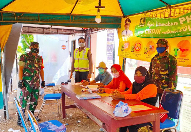 https://seputarmadura.com/wp-content/uploads/2020/05/Komsos-Sambil-Pantau-Covid-19-di-Masyarakat-Terus-Dilakukan-Babinsa-Koramil-Pasongsongan-.jpg