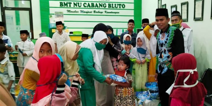 https://seputarmadura.com/wp-content/uploads/2020/05/Peduli-Sesama-Fatayat-NU-Bluto-Bagikan-Sembako-dan-Ratusan-Takjil-pada-Pengendara.jpg