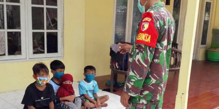 https://seputarmadura.com/wp-content/uploads/2020/05/Siswa-SDN-Kambingan-Timur-Jadi-Sasaran-Komsos-Babinsa-Koramil-Saronggi.jpg