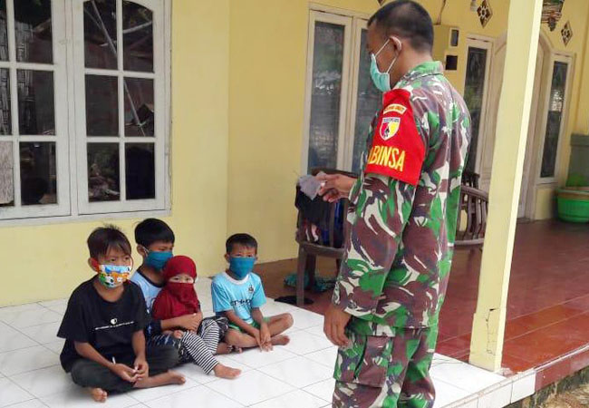 https://seputarmadura.com/wp-content/uploads/2020/05/Siswa-SDN-Kambingan-Timur-Jadi-Sasaran-Komsos-Babinsa-Koramil-Saronggi.jpg