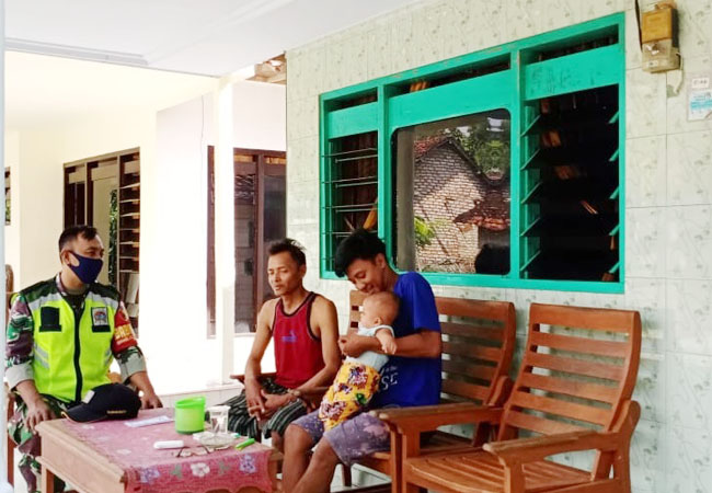 https://seputarmadura.com/wp-content/uploads/2020/06/Ciptakan-Kekompakan-Antara-Babinsa-Dan-Warga-Dengan-Komsos.jpg