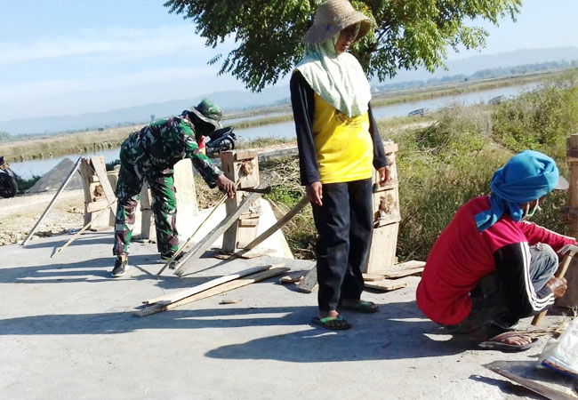 https://seputarmadura.com/wp-content/uploads/2020/06/Keakraban-Babinsa-Dengan-Warga-Terus-Dibina-Dengan-Aktif-Komsos.jpg