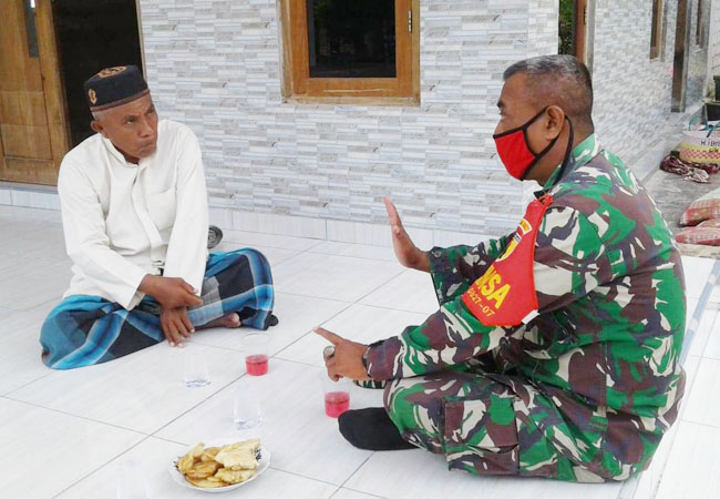 https://seputarmadura.com/wp-content/uploads/2020/06/Kedekatan-Bersama-Warga-Jadi-Bukti-Nyata-Babinsa-Aktif-Turun-Melakukan-Komsos.jpg