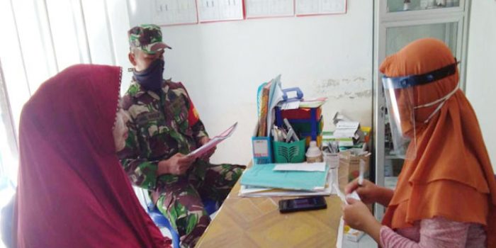 https://seputarmadura.com/wp-content/uploads/2020/06/Pencegahan-Covid-19-Babinsa-Koramil-Kangean-Dengan-Komsos-Bersama-Bidan-Desa-.jpg
