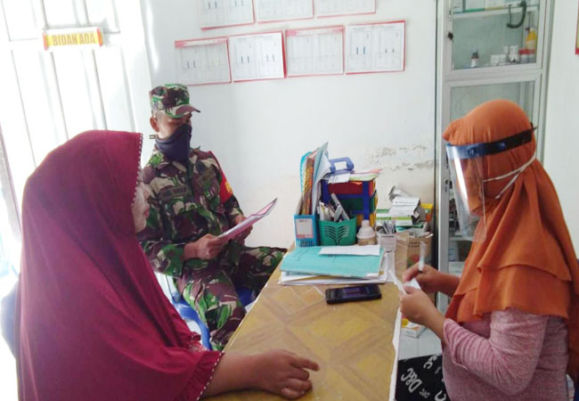 https://seputarmadura.com/wp-content/uploads/2020/06/Pencegahan-Covid-19-Babinsa-Koramil-Kangean-Dengan-Komsos-Bersama-Bidan-Desa-.jpg