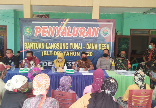 https://seputarmadura.com/wp-content/uploads/2020/06/Pendampingan-Pendistribusian-BLT-DD-Jadi-Bagian-Komsos-Babinsa-Koramil-Kalianget.jpg