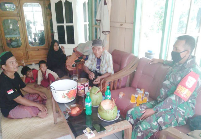 https://seputarmadura.com/wp-content/uploads/2020/06/Tingkatkan-Sistem-Keimanan-dan-Ketertiban-Ditengah-Komsos-Babinsa-Koramil-Ras-.jpg