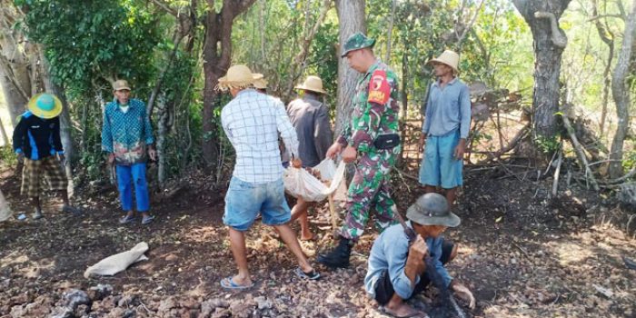 https://seputarmadura.com/wp-content/uploads/2020/07/Berbaur-Bersama-Warganya-Babinsa-Koramil-Sapudi-Ikut-di-Kegiatan-Karya-Bakti.jpg