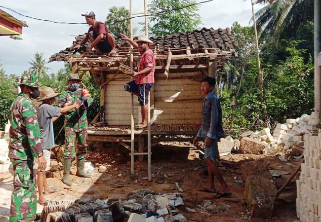 https://seputarmadura.com/wp-content/uploads/2020/07/Karya-Bhakti-Pembangunan-Rutilahu-Dikerjakan-Bersama-Koramil-Rubaru-dan-Warga.jpg